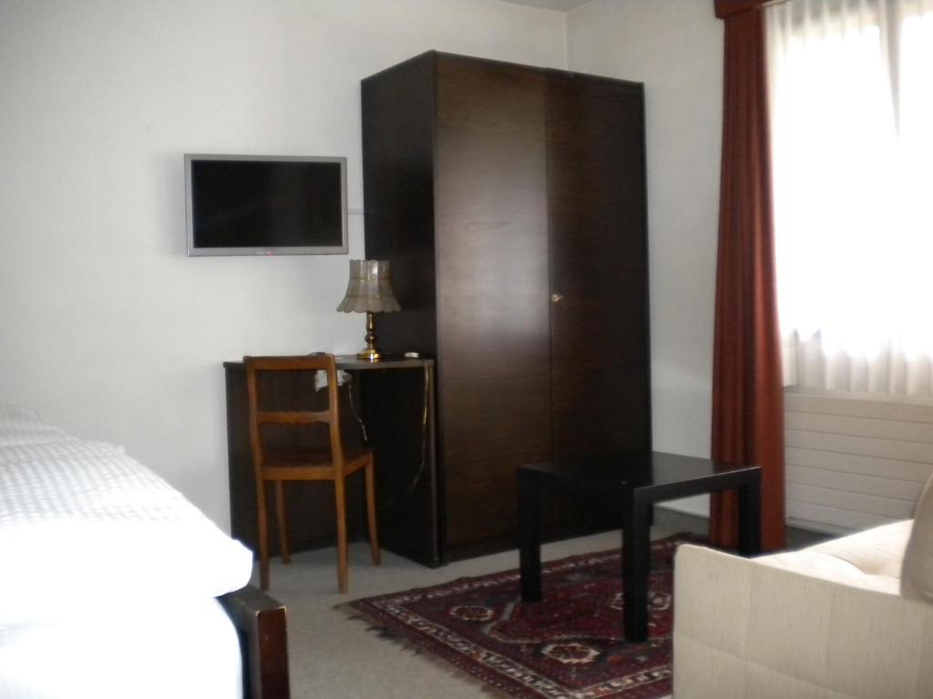 Hotel Gotthard Gurtnellen Habitación foto